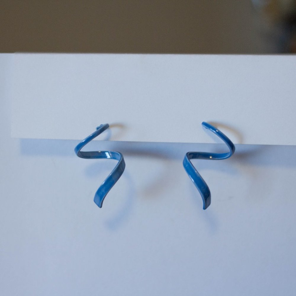 ✨ 3/$15✨ 80s Blue Metal Earrings